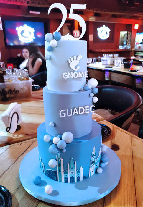 Bolo de 25 anos GNOME na GUADEC